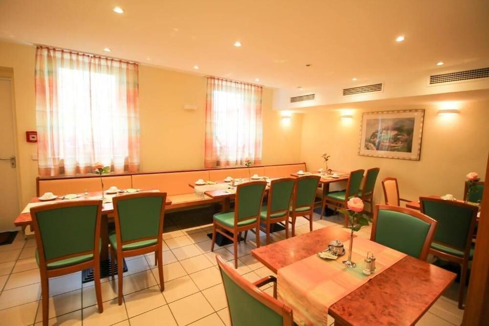 Hotel Miramar Am Roemer Франкфурт на Майн Екстериор снимка
