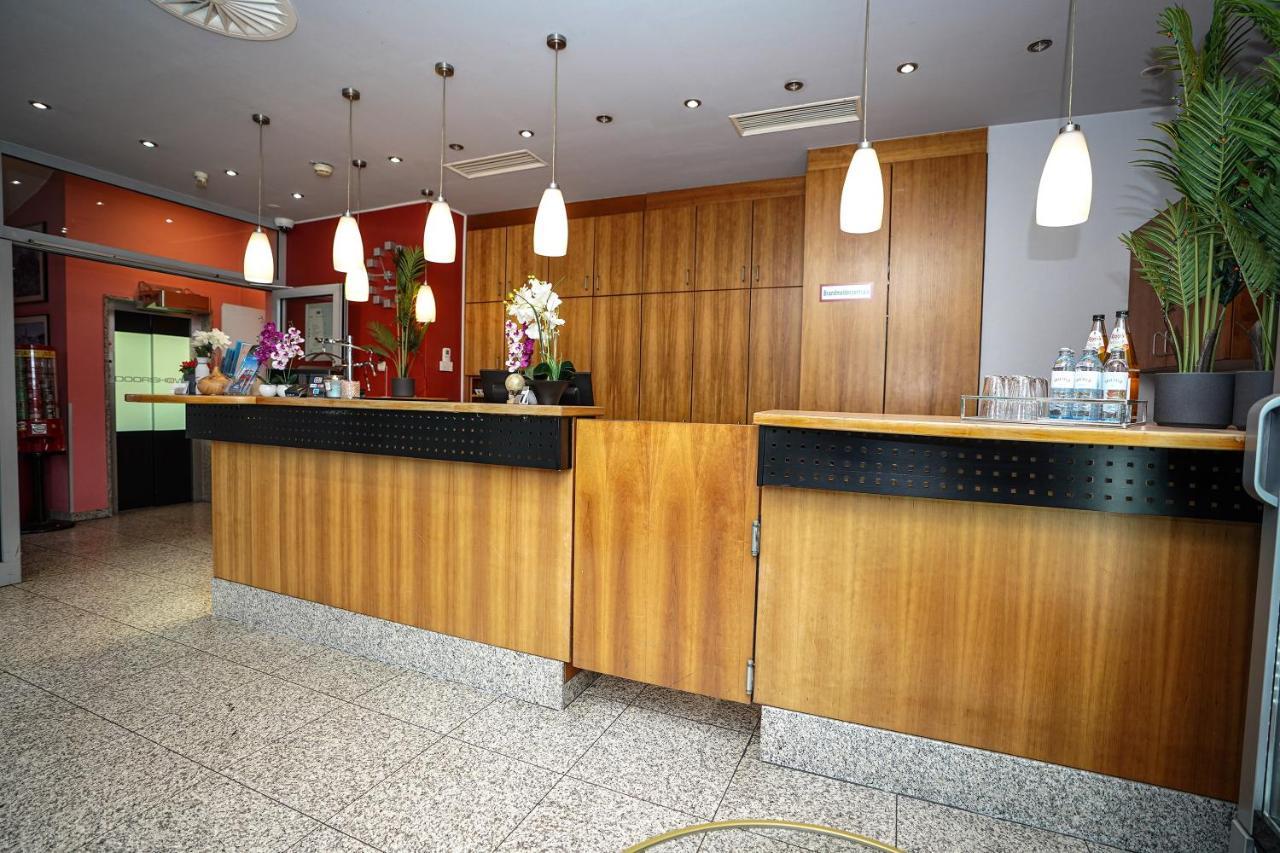 Hotel Miramar Am Roemer Франкфурт на Майн Екстериор снимка