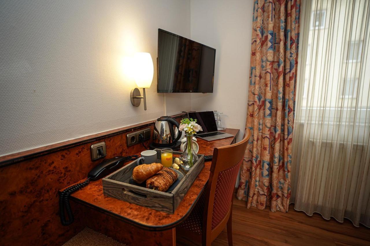 Hotel Miramar Am Roemer Франкфурт на Майн Екстериор снимка