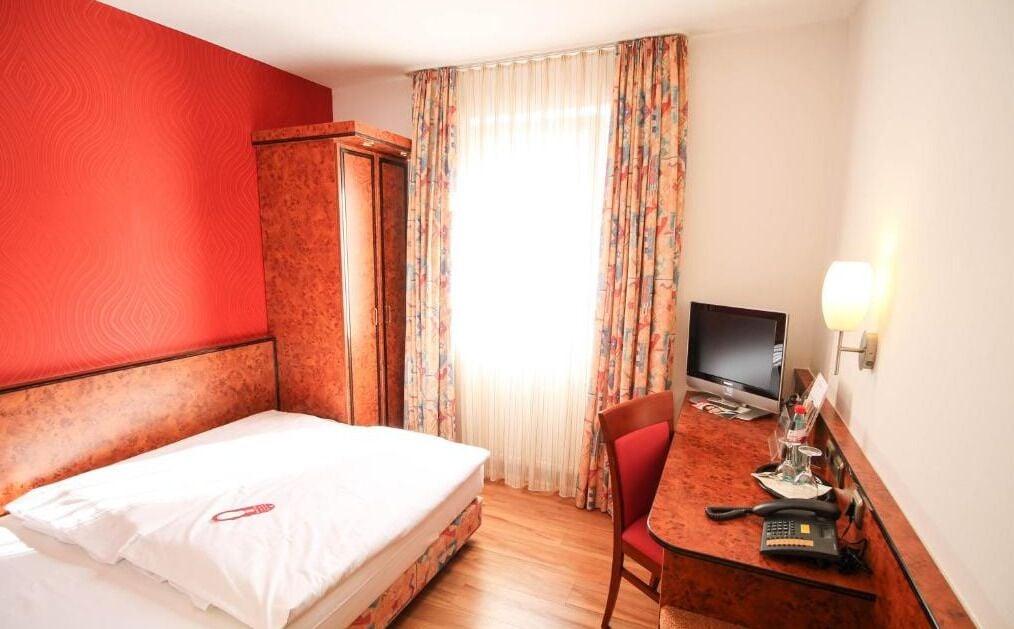 Hotel Miramar Am Roemer Франкфурт на Майн Екстериор снимка