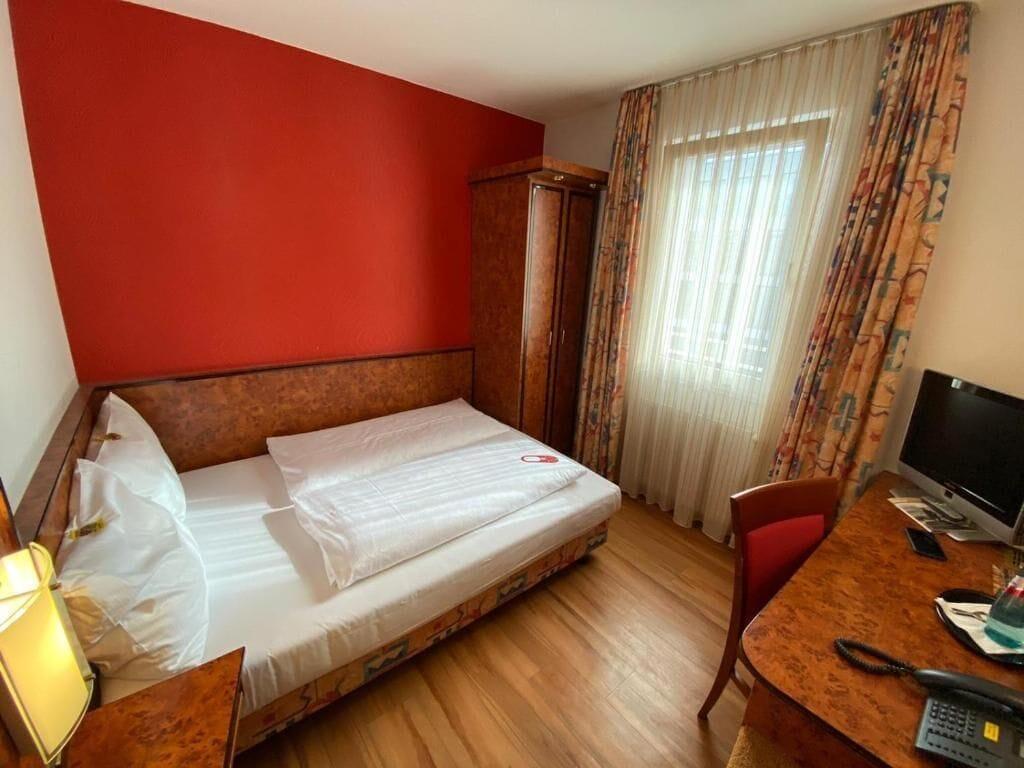 Hotel Miramar Am Roemer Франкфурт на Майн Екстериор снимка
