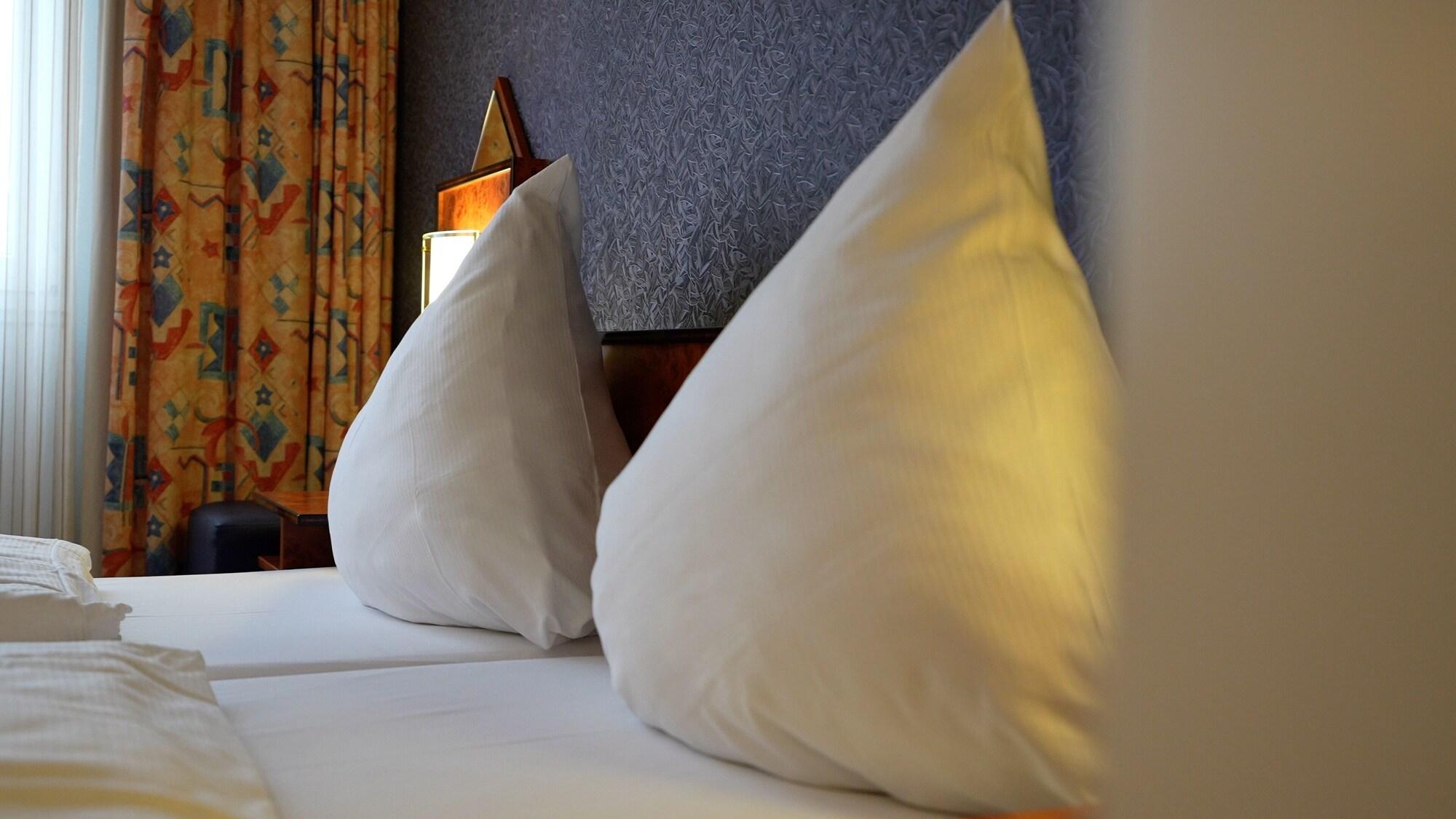 Hotel Miramar Am Roemer Франкфурт на Майн Екстериор снимка
