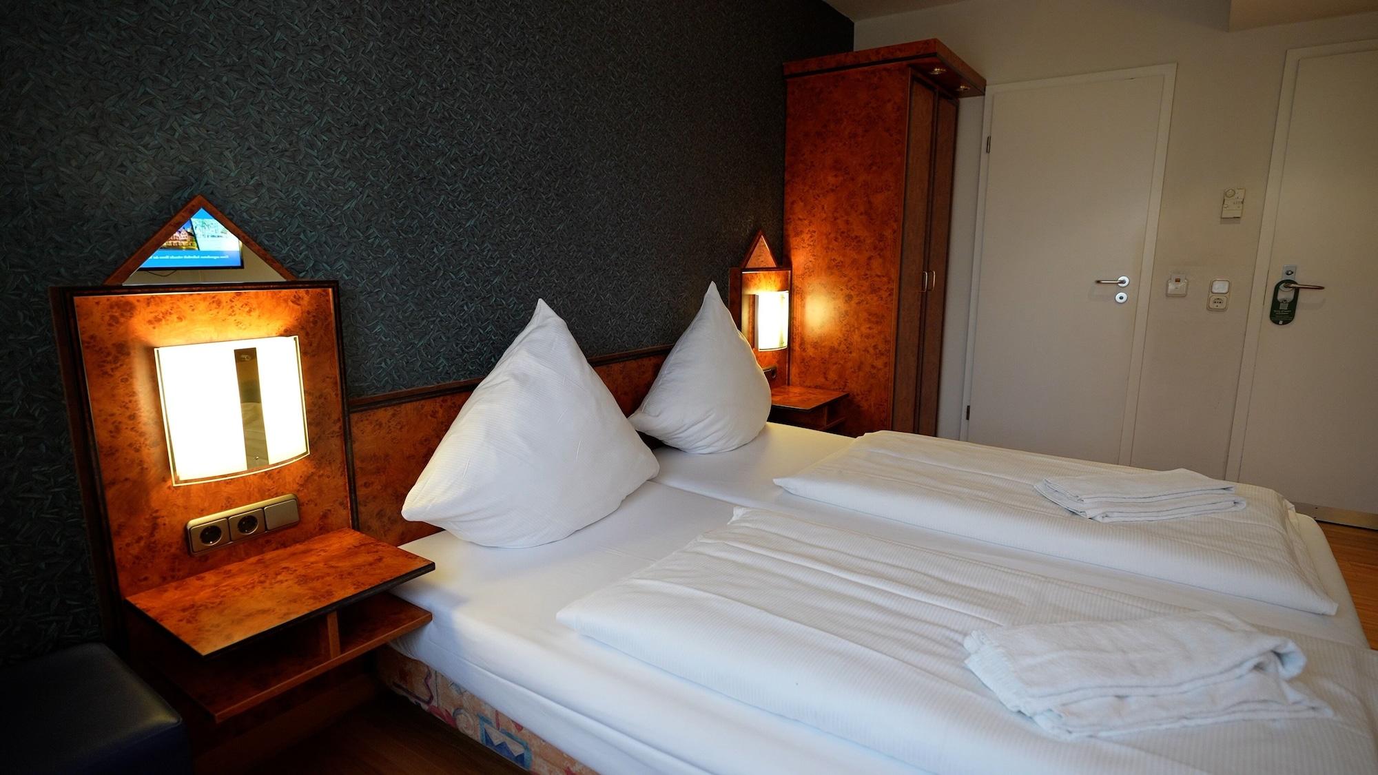 Hotel Miramar Am Roemer Франкфурт на Майн Екстериор снимка