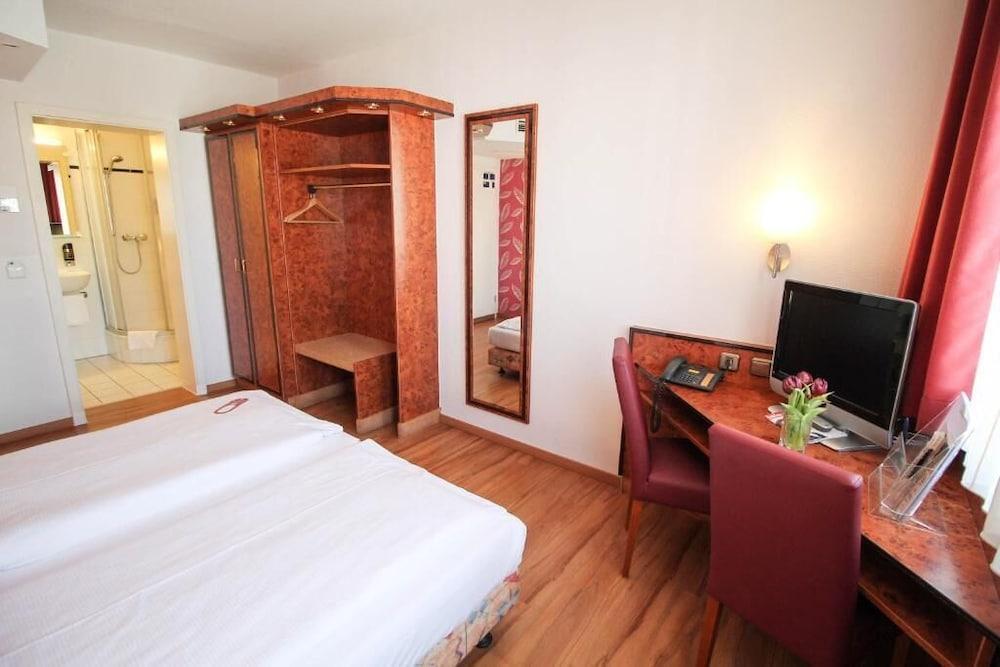 Hotel Miramar Am Roemer Франкфурт на Майн Екстериор снимка