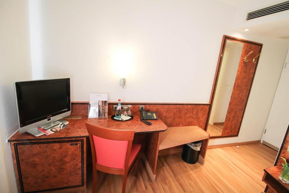 Hotel Miramar Am Roemer Франкфурт на Майн Екстериор снимка