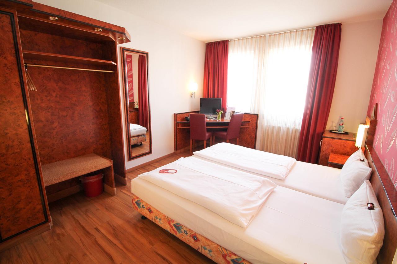 Hotel Miramar Am Roemer Франкфурт на Майн Екстериор снимка