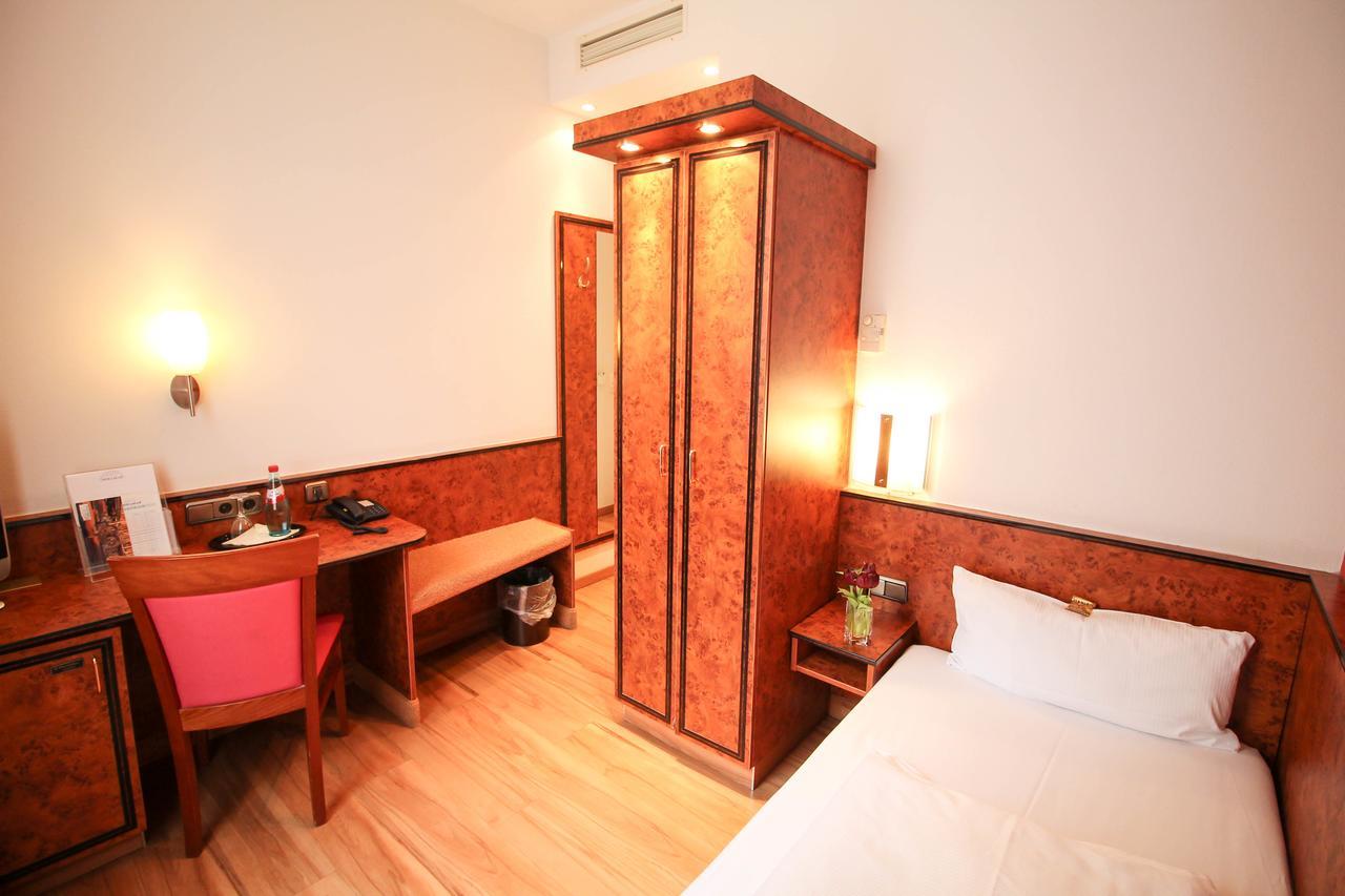 Hotel Miramar Am Roemer Франкфурт на Майн Екстериор снимка