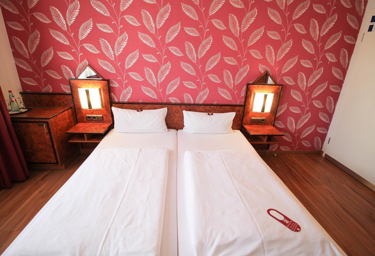 Hotel Miramar Am Roemer Франкфурт на Майн Екстериор снимка